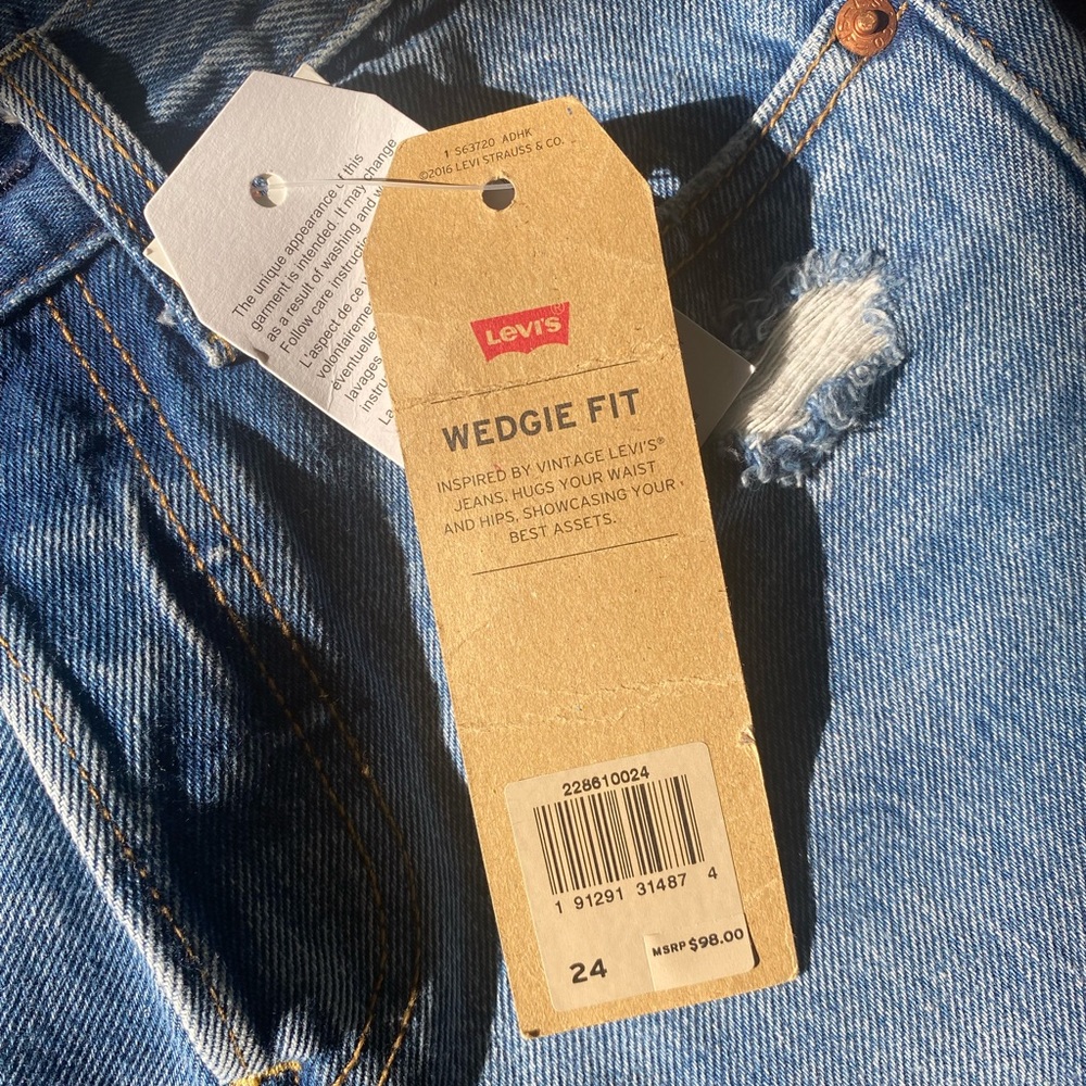 NWT Levi Wedgie Fit Jeans